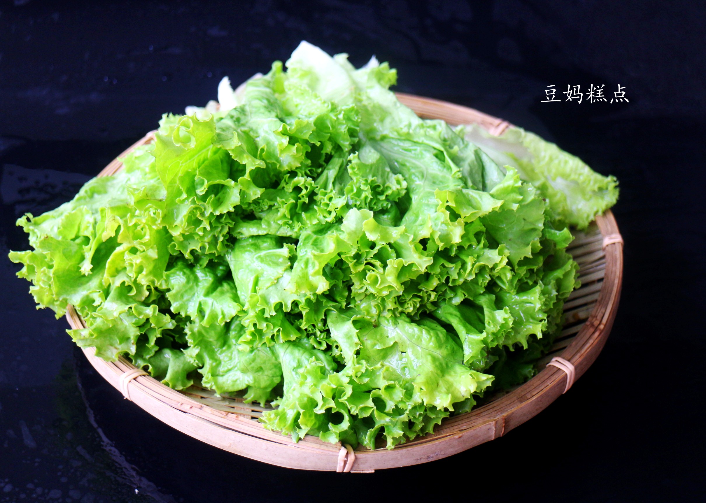 蒜泥生菜的做法（手把手教你做出口感清爽的蒜蓉生菜）