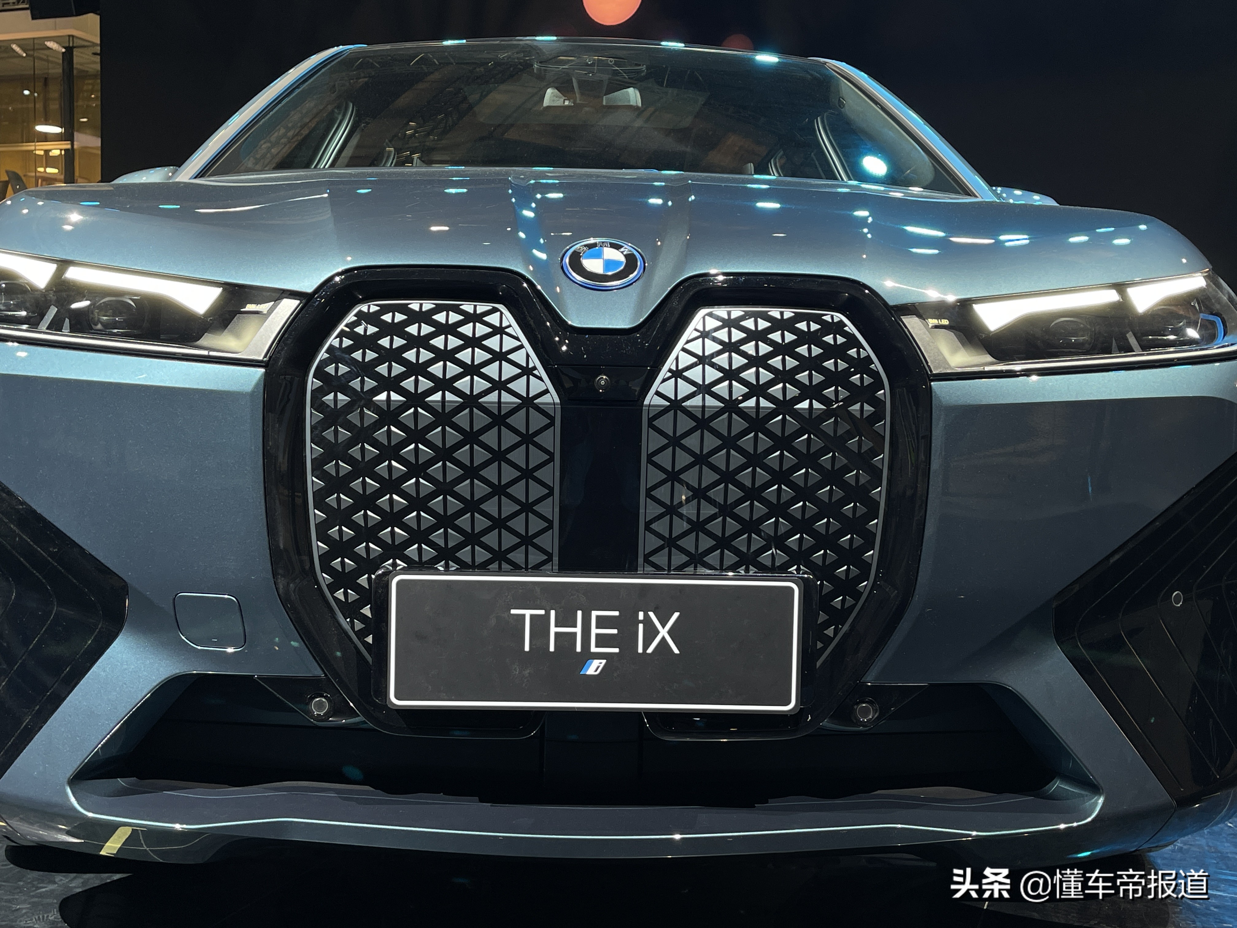 新车｜开启电动新篇章 实拍解析宝马iX