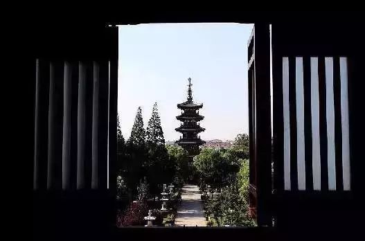 借用古典的手法，打造现代中式庭院