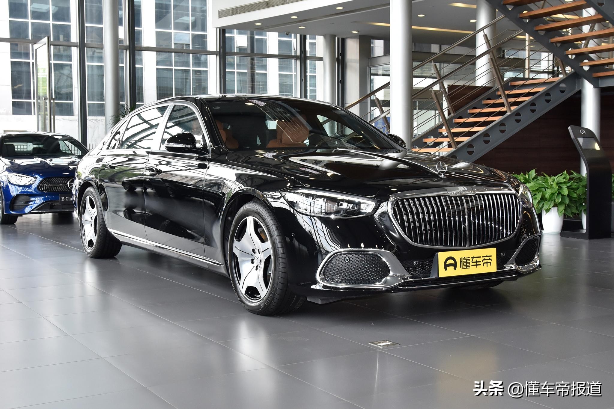新车 | 旗舰再进化，2022款宾利飞驰官图发布，多项配置升级