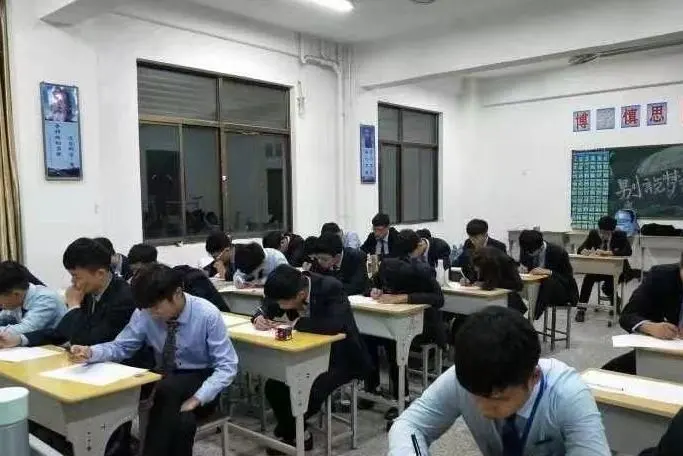 宿迁职业技术学院校园夜晚的那些灯光，你见过吗？