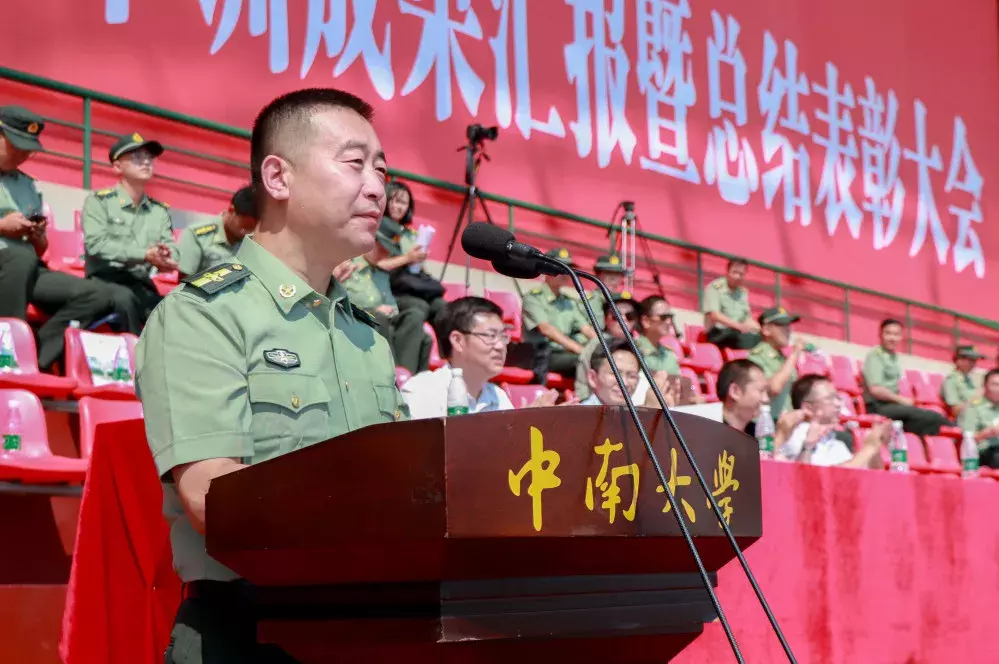 2019级中南大学本科新生完成军训，雄姿英发展风采！