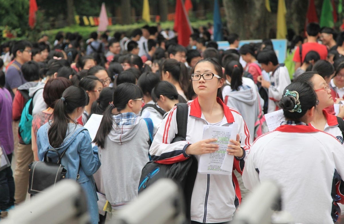 高考復(fù)讀生達180萬？高考“內(nèi)卷”更嚴(yán)重，家長取消復(fù)讀