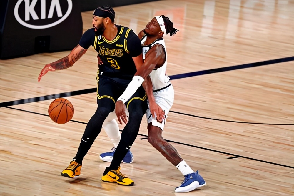 nba2k20手游怎么打板投篮(正统内线技巧遗失？湖人安东尼戴维斯距离邓肯，只差打板投篮？)