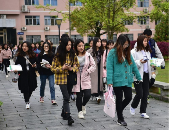 南开设“夫妻宿舍”引家长质疑，但学生支持：读书生活两不耽误