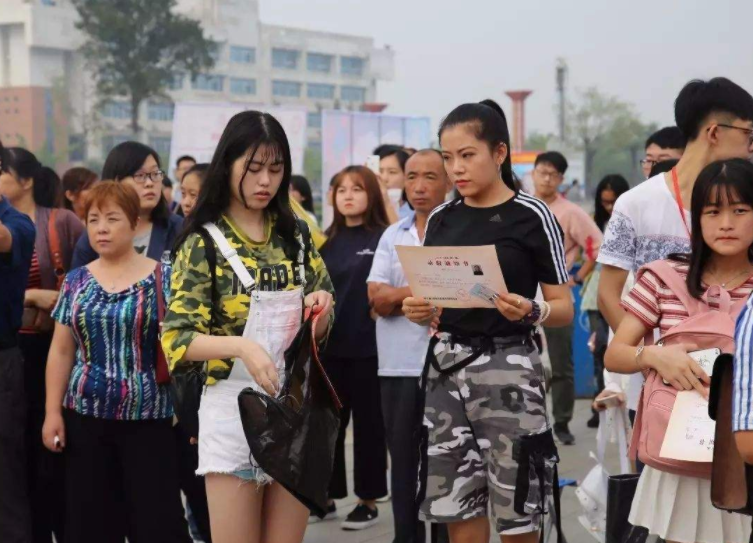 高考结束别急着玩，抓紧办好“一档三证”，以免入学出现麻烦