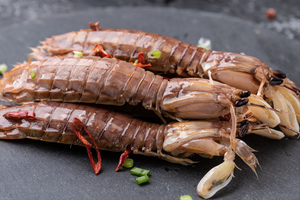 吃皮皮虾，清蒸水煮都不对，老渔民教你一招，肉质鲜嫩不回缩