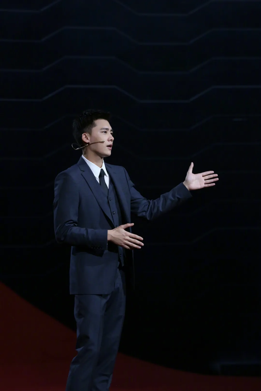 一周男星穿搭，这八位造型你更喜欢谁？