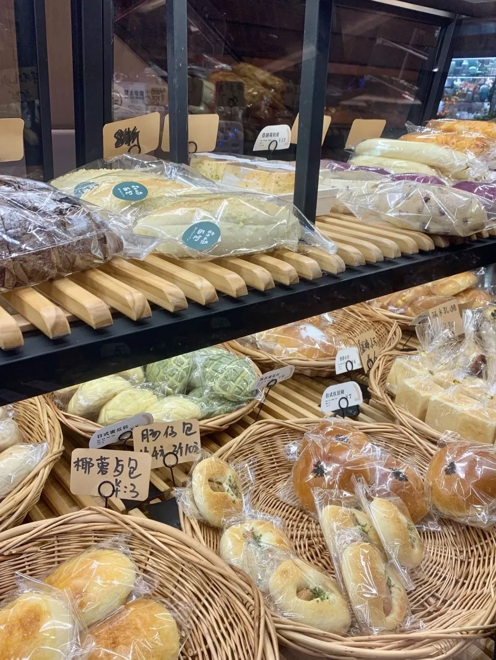 碳水星人欲罢不能！深圳这6家宝藏面包店，每款都很绝