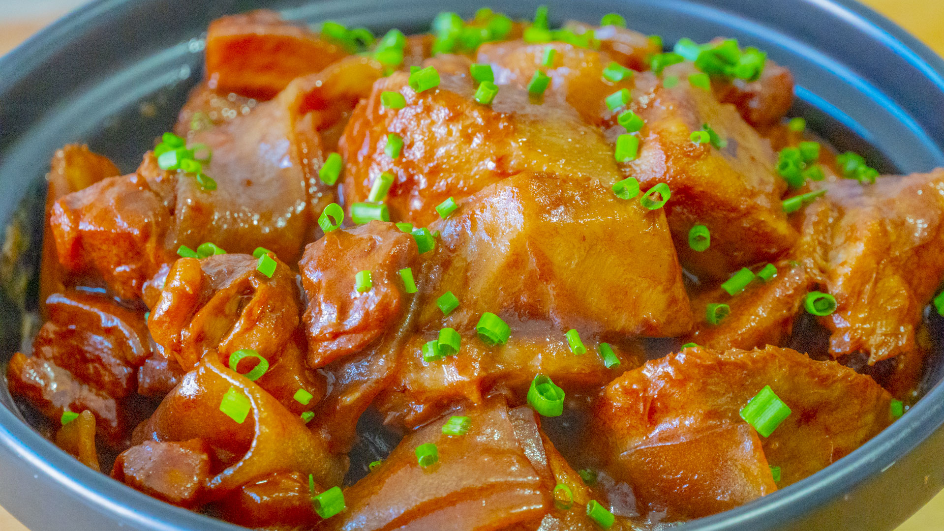 这才是芋头最好吃的做法，软糯鲜香，热乎乎的一大锅，上桌就抢光