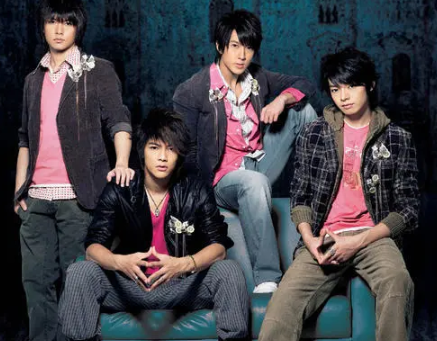 隐婚、出柜、性骚扰？塌房算什么，这个初代男团才是真的有故事