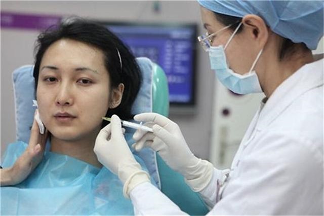 他是优秀大学生、全国道德模范，为何要在10年后变性成女人？