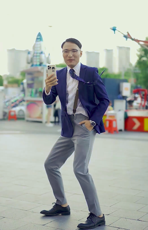 国内男网红靠魔性翻唱火到国外，老外也被洗脑，一边吐槽一边上头