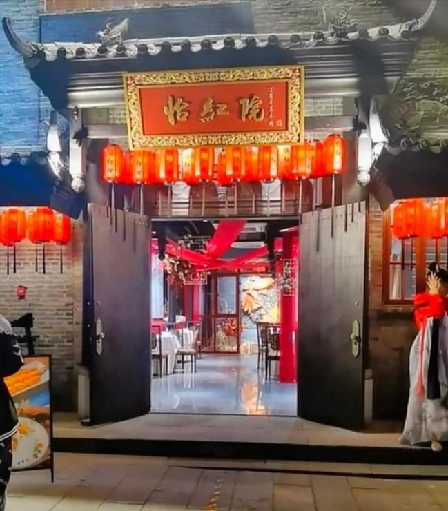 老板有文化，开个火锅店取名“怡红院”