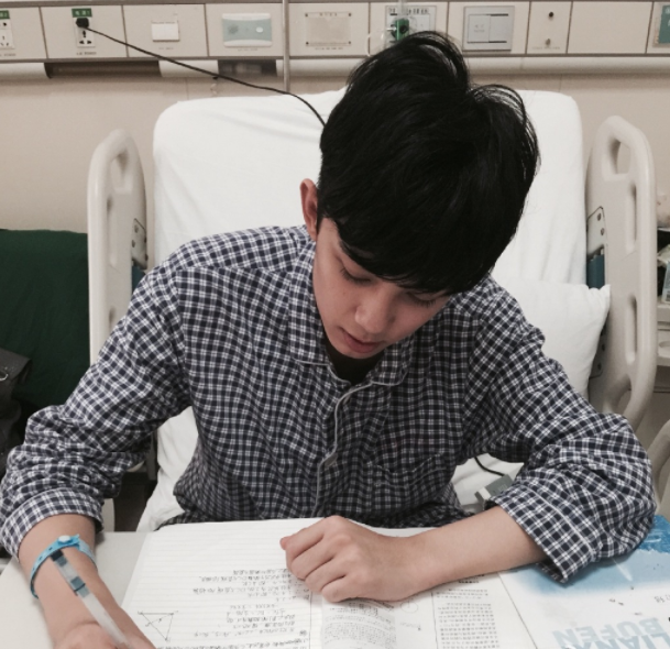 北电刚开学，关晓彤王俊凯学校露面后就乘机离京，为工作真的拼