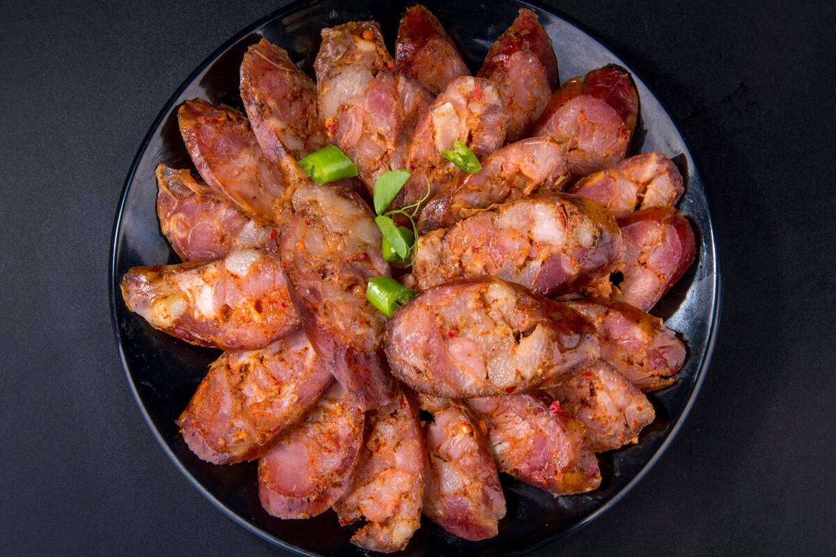 灌香肠的肉还用洗吗?教你详细方法,牢记3诀窍,鲜香入味不发臭