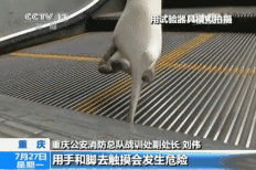 心疼！商场现扶梯“吃人”事故！小男孩脚趾被卷入，网友：不敢看...