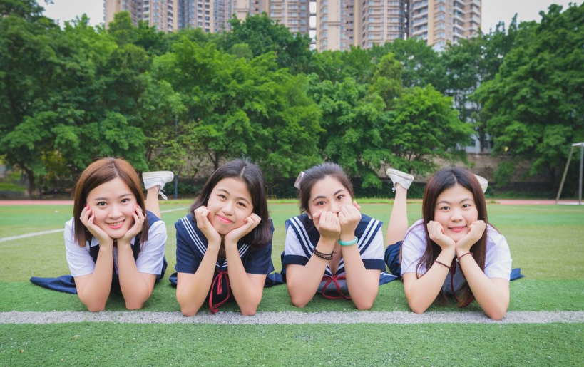 大学开学不到一个月，女儿称宿舍太压抑，想要去校外租房怎么办？