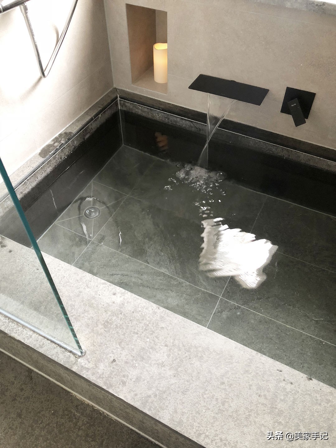 成都夫妻家的新房火了，坚持全屋“留白”，却有藏不住的高级感