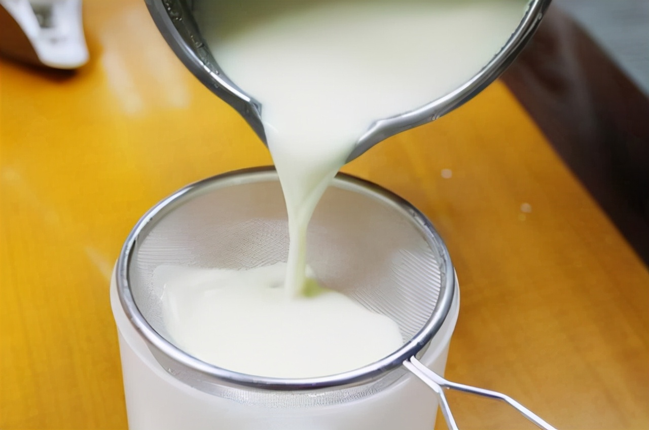 自己在家榨出来的豆浆，为啥没有外面卖的豆浆好喝？原来藏有猫腻