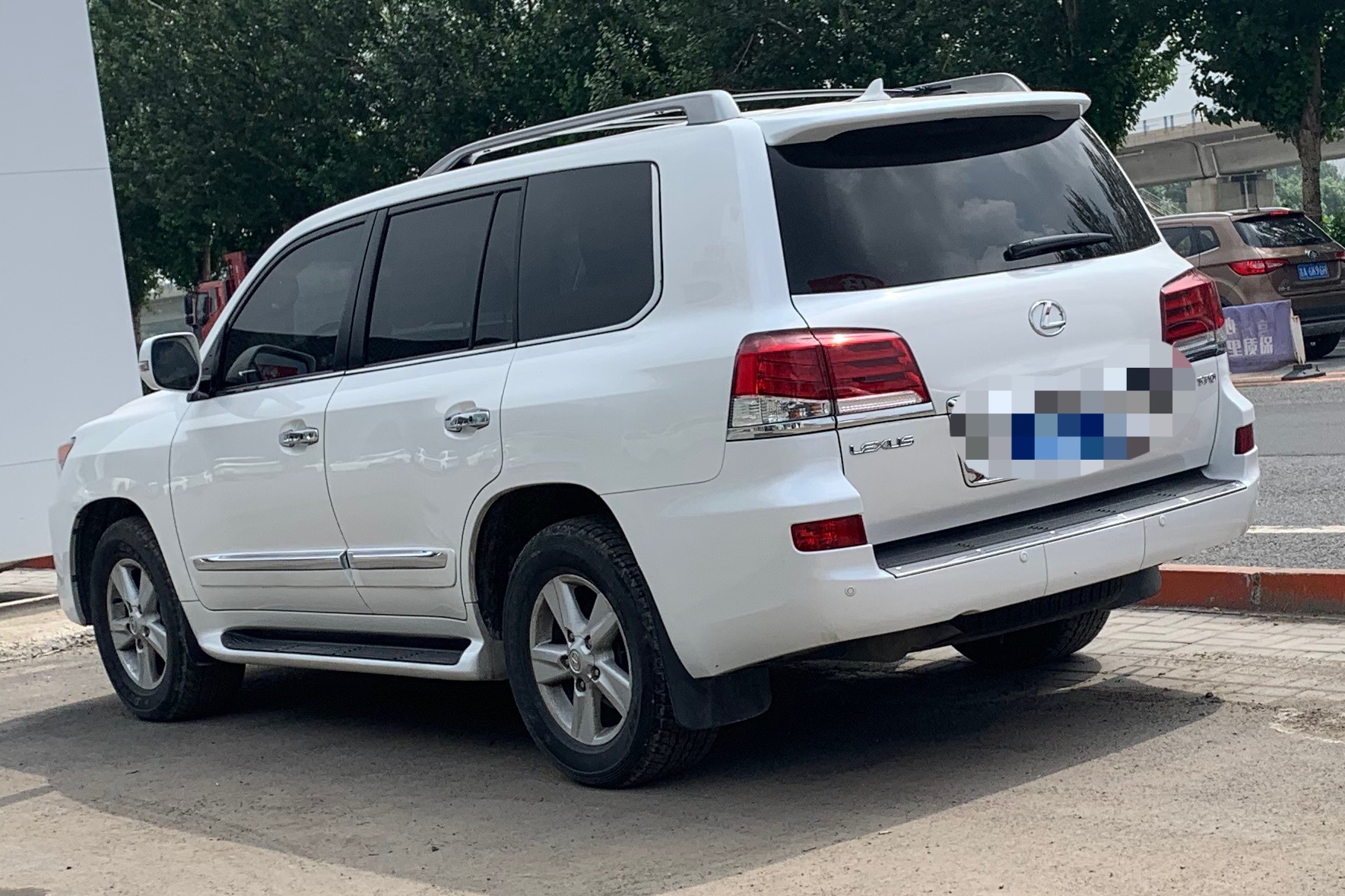 女子在网红直播间花79万买辆二手豪车，提车后去4S店一检测发现不对劲