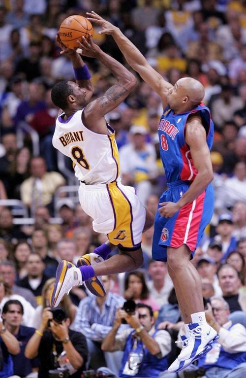 nba2004年總決賽陣容（04年總決賽到底發生了什么？馬龍場均才5分，那科比和奧尼爾呢？）