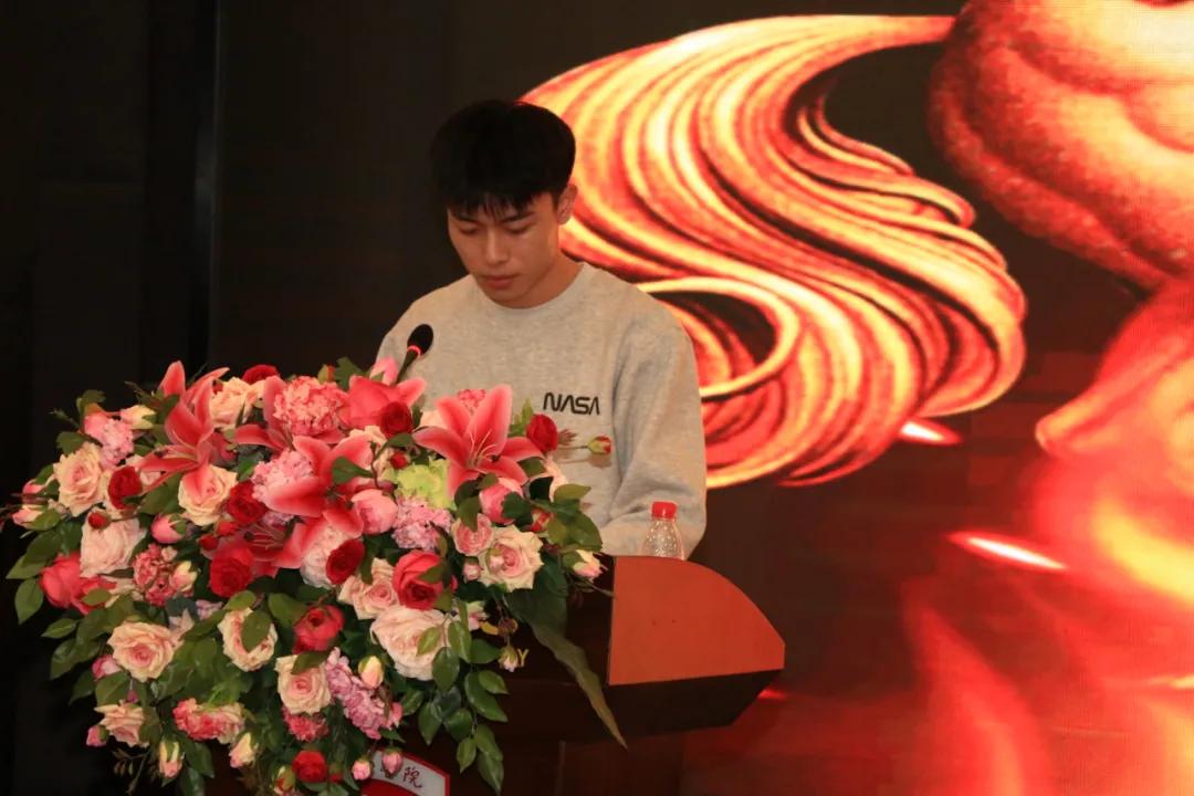 知云时代 | 厦门工学院职业教育学院IT服务专业授机仪式