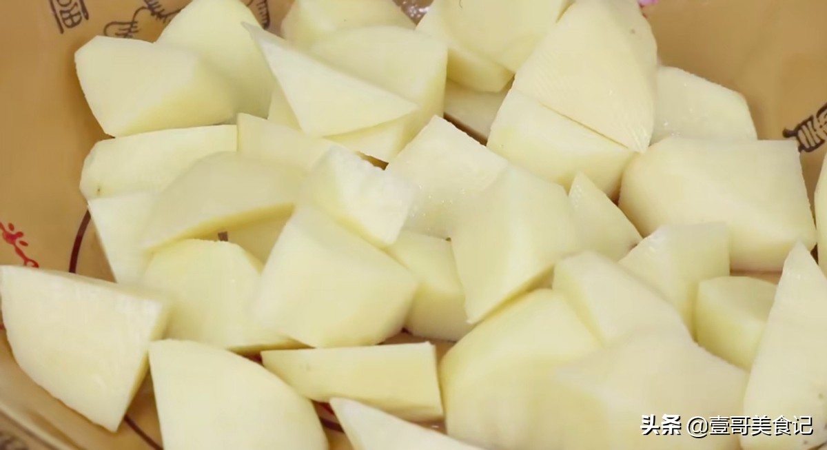 拔丝土豆的做法（简单又好吃的拔丝土豆家庭做法）