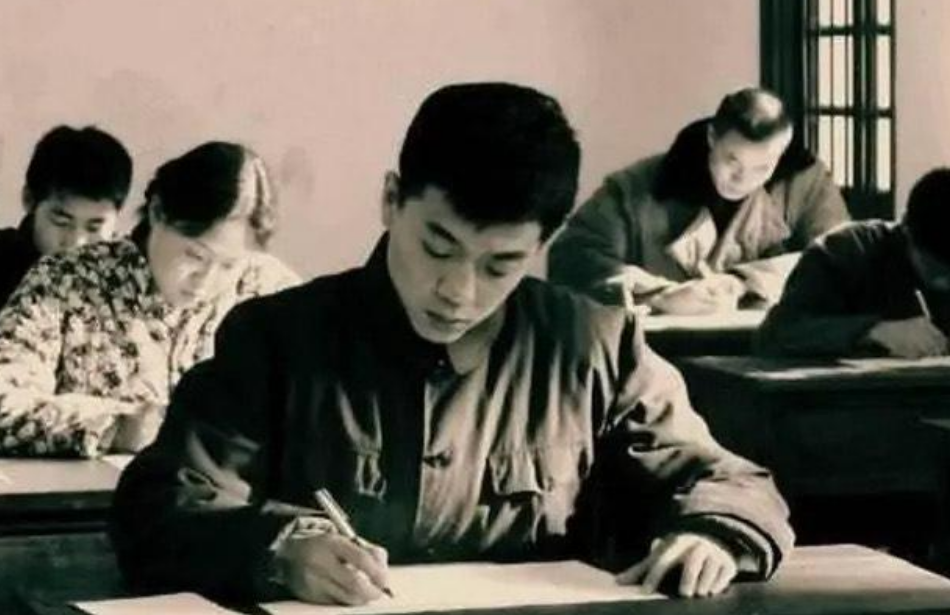 44年前的高考试卷曝光，差生说想穿越回去做“学霸”，老师却笑了
