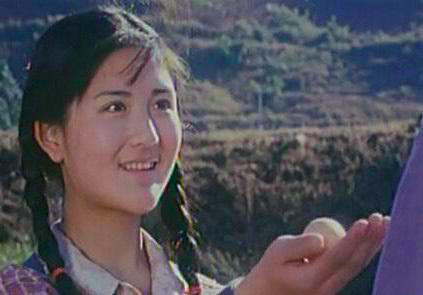 女星自曝为减肥“作死”，切除大肠胃里装水球，后遗症造成肠粘黏