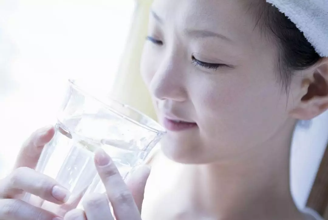 自己在家就能做的“面部提拉法”,紧致嫩肤,提拉瘦脸,简单易学