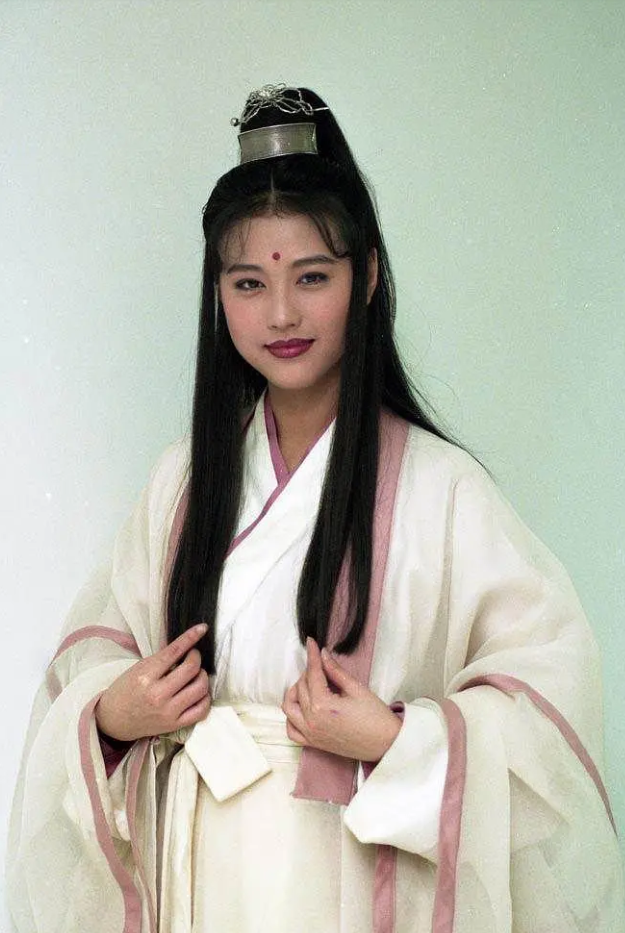 跑龙套直播经商,tvb过气众星转行内地翻红不容易,但行行出状元