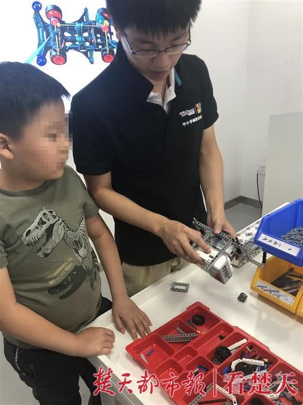 武汉多家少儿编程培训年收费过万 到底学些啥