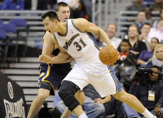 易建联为什么不打NBA(CBA的天之骄子，到NBA的边缘人物，易建联说出自己不打NBA的原因)