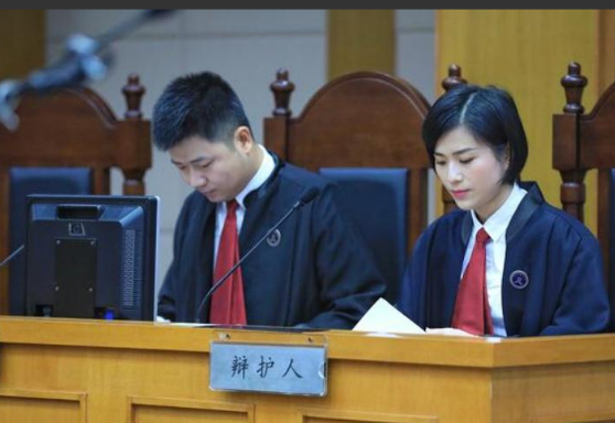 法学学生毕业10年后，才懂选律师事务所还是公务员，差距一目了然