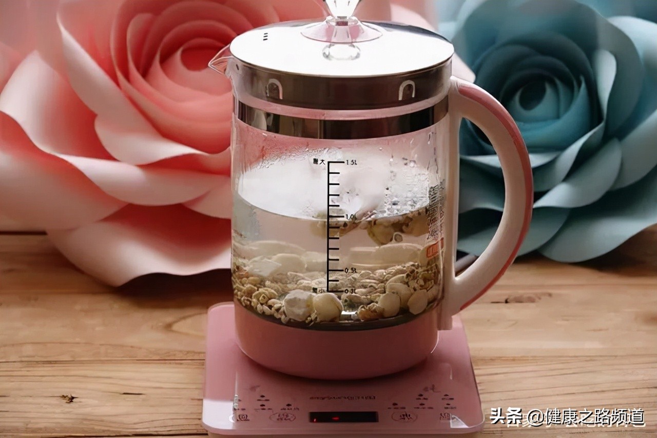 脾胃虚弱的人，湿气也很重，把5种食材煮一煮，脾胃慢慢好起来