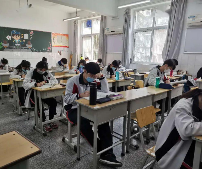 河南6所“野鸡大学”曝光，学生毕业仍是高中学历，官媒公开批评