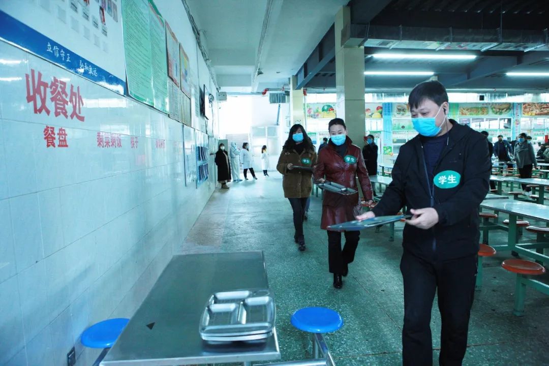 山东省潍坊商业学校组织疫情防控流程模拟演练活动