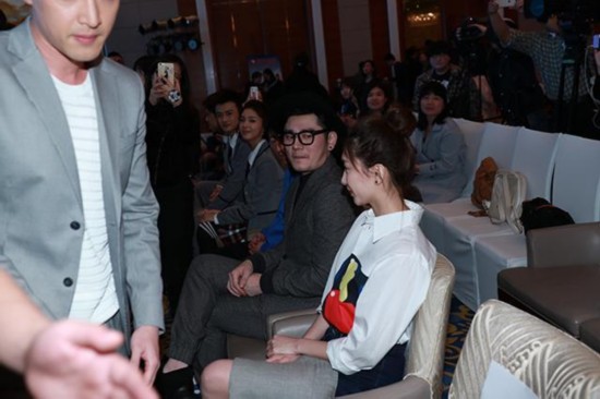 胡冰卿陈星旭姐弟恋疑似分手，单方面取关男方，定情之作还未开播