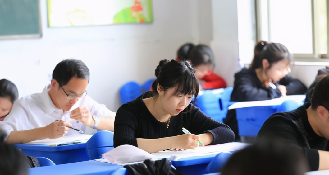 民办学校转为公办，老师可直接享有公办编制吗？教育部回应来了