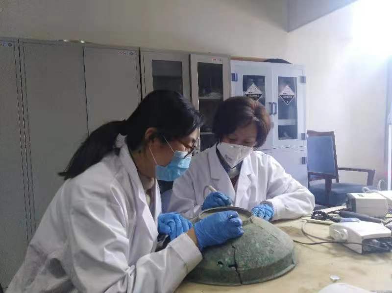 新闻周刊丨文物会得“癌症”还传染？！我在青博修文物：会望闻问切，还要懂护肤美颜