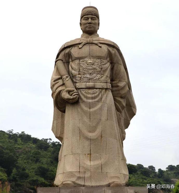 郑和本是云南人氏,家中世代信奉伊斯兰教,甚至其祖父,父亲还曾经前往