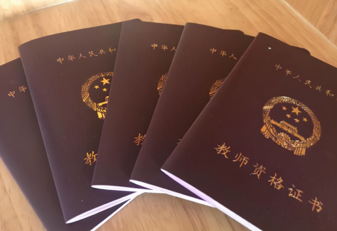 高考后，老师将45位学生名字写成诗做书签，摊上这样的老师真幸运