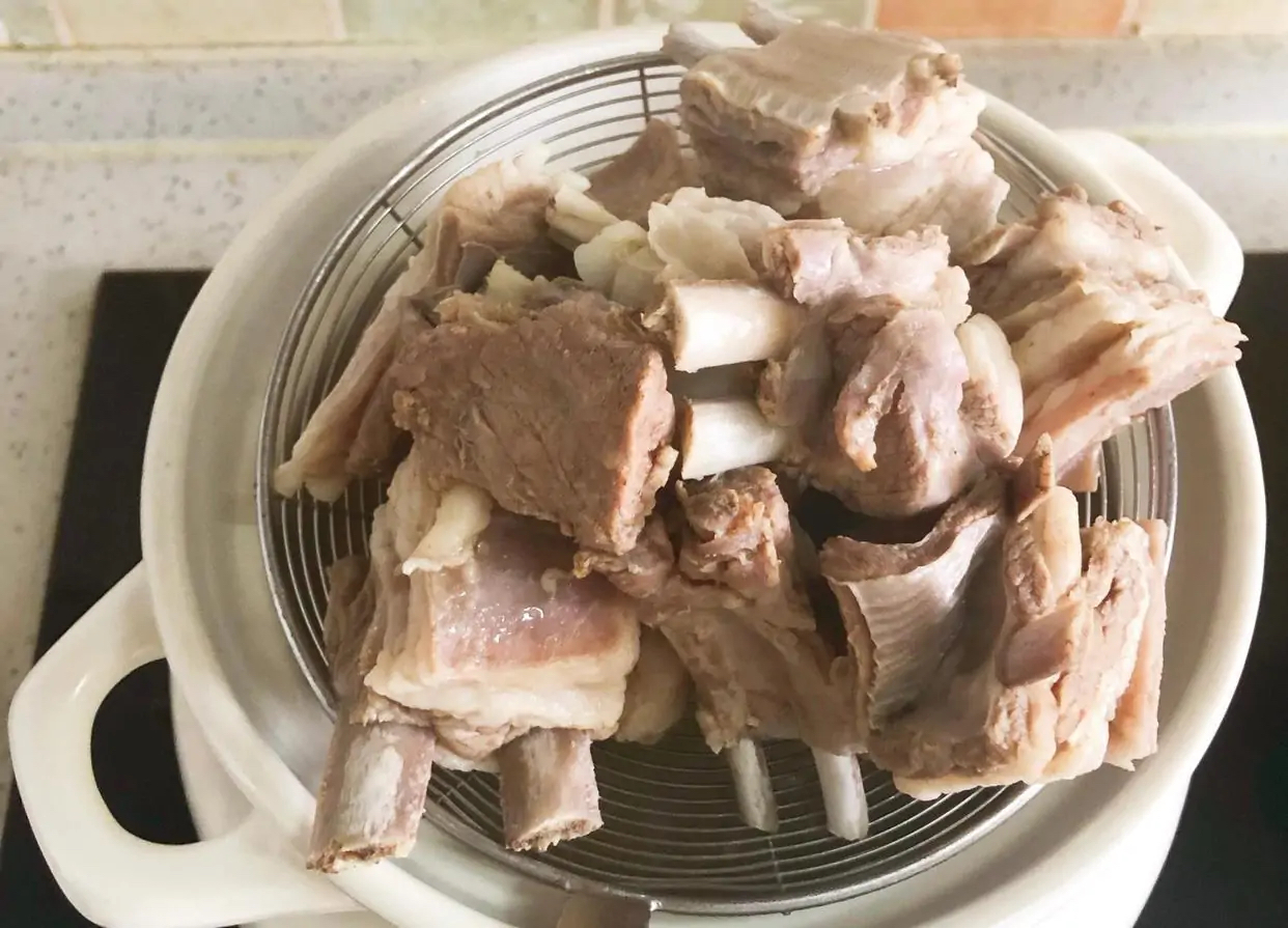 炖羊肉，别再放香料了，只放这2样，不膻不腥，冬天喝更滋补