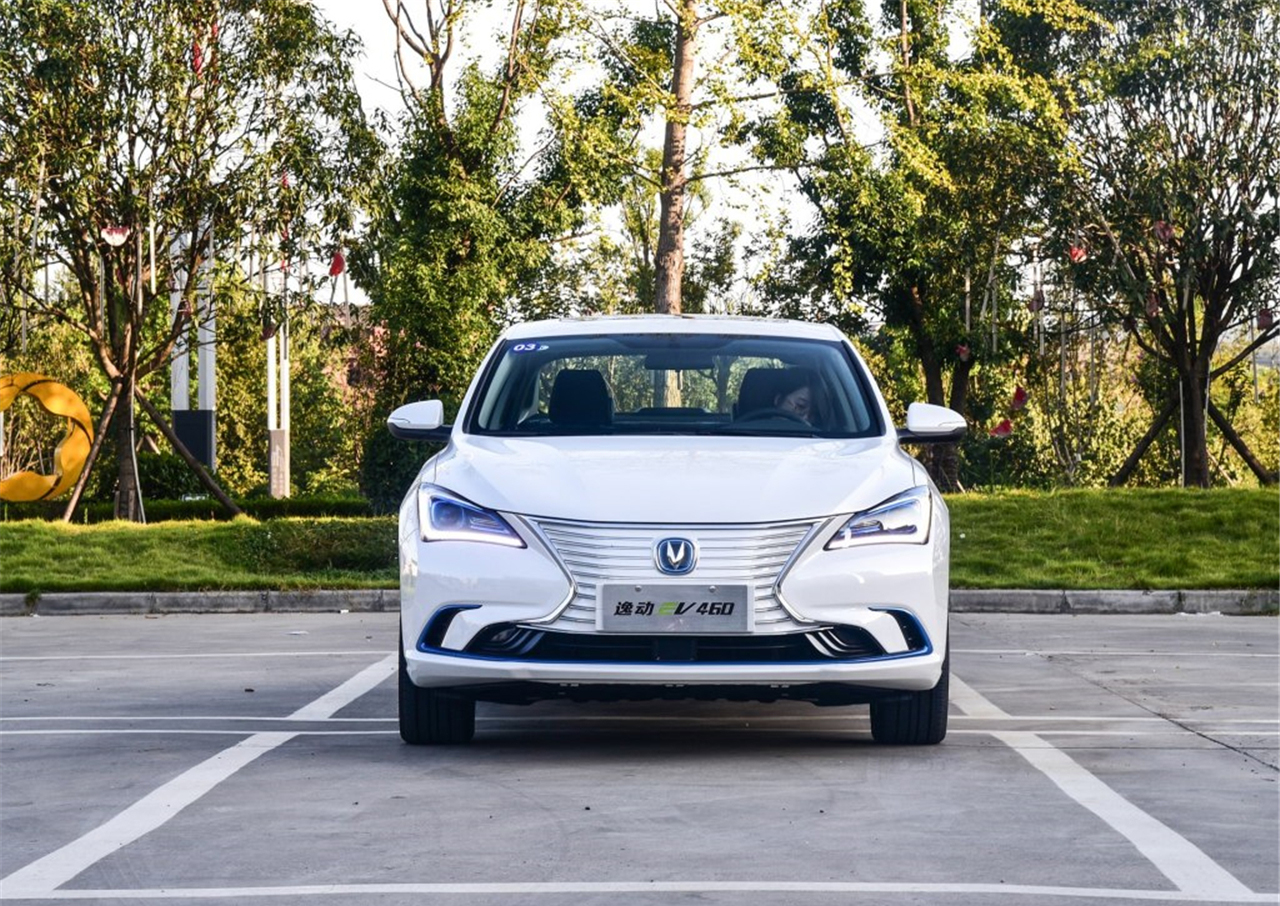 新款长安逸动ev460新能源汽车上市,续航能力增加,价格不到13万