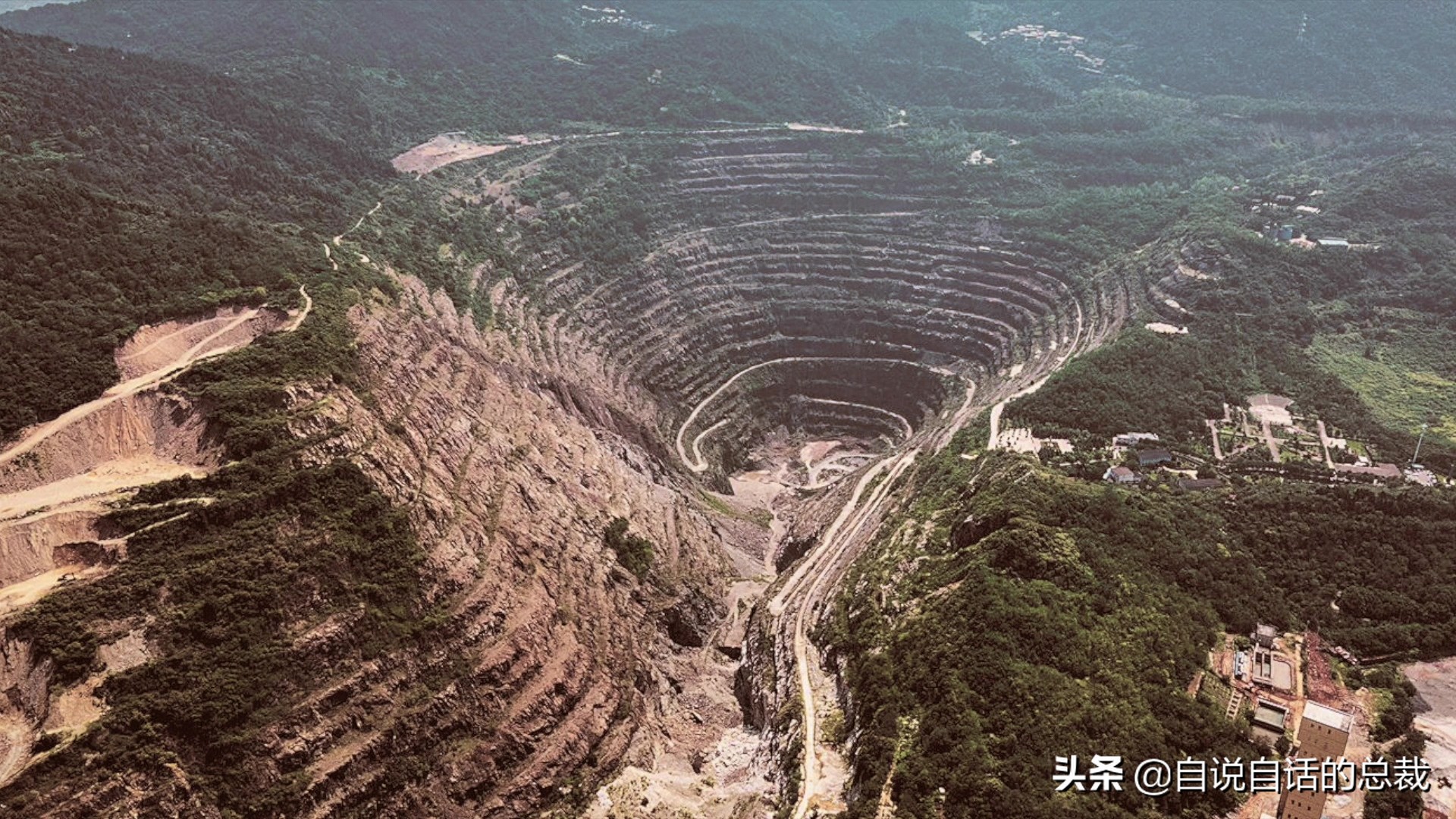 5种比巨齿鲨还恐怖的海怪，背后隐藏着一个人类起源的故事