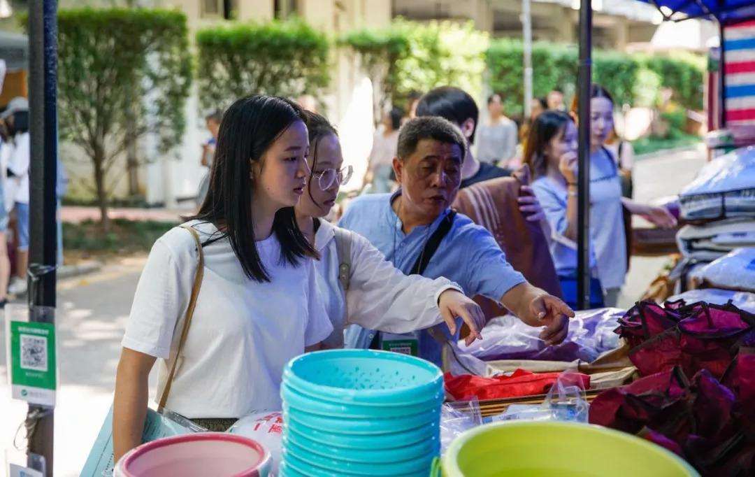 普通家庭供一个孩子上大学，要花多少钱？不算不知道，一算吓一跳