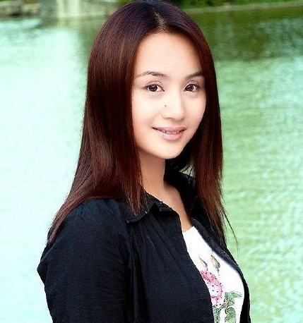 佟丽娅官宣成为央视春晚主持人，资历尚浅怕是难以服众