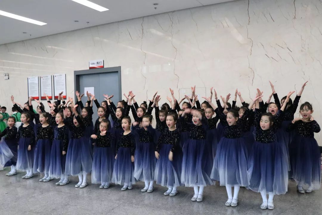 合肥世界外国语学校参加《童声中国--校园合唱节》节目