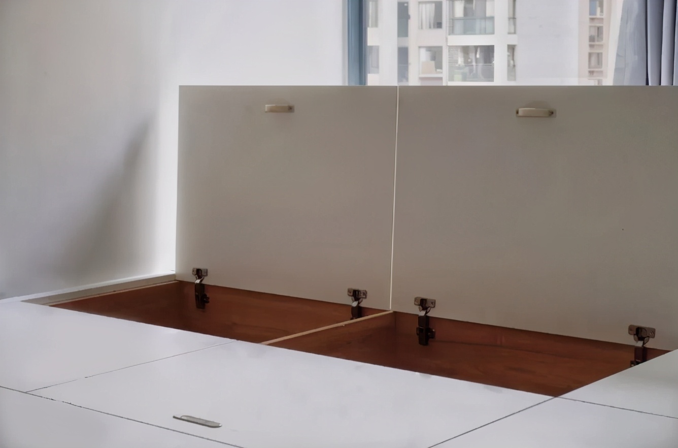 不顾反对,表姐坚持在小卧室做榻榻米,入住后,家人表示真香